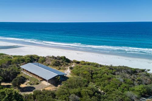 Douglas River Maison | Rustic by the sea ~ a timeless holiday retreat!