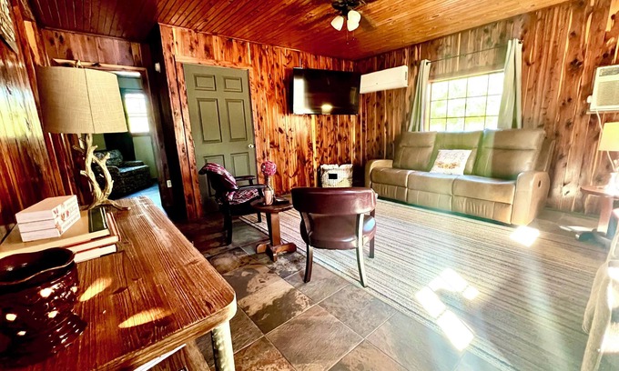 Paris Cabine | Rustic Cabin #63 on Mount Magazine