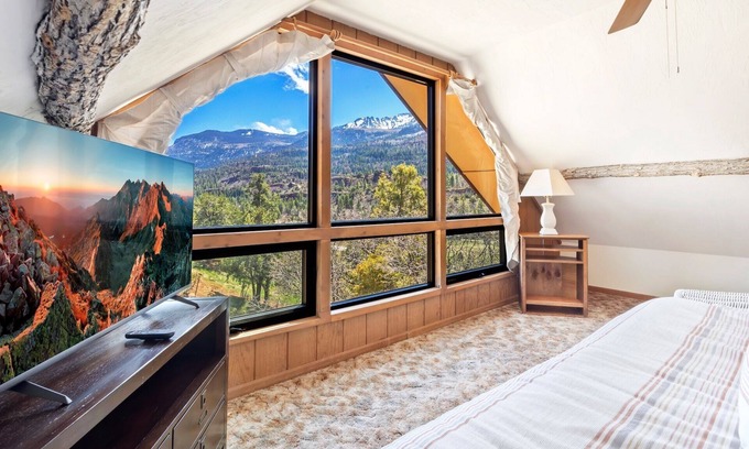 Ridgway Maison | Rustic Cabin - Great Views - 4 miles from Downtown Ouray