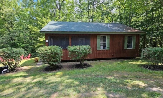 Wolfeboro Cabine | Rustic Cabin in the Woods YellowBirch 1