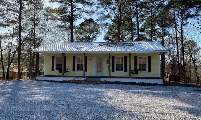 Batesville Maison | Rustic Cabin near Sardis Lake Boat Ramp