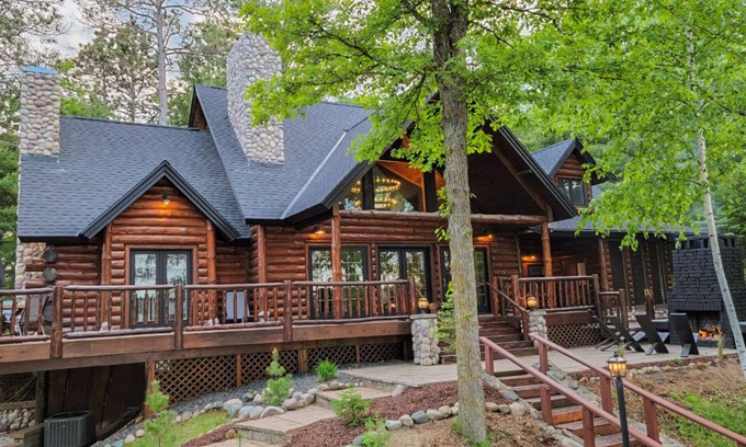 Hackensack Maison | Rustic Cabin Retreat on Webb Lake