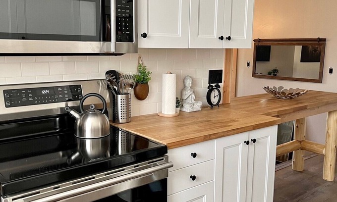 Victoria Beach Cottage | Rustic Cabin with all the amenities, including the hot tub!