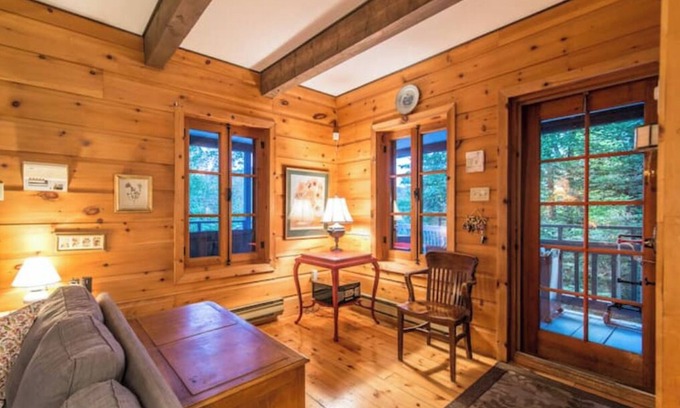 Saint-Faustin-Lac-Carre Cabine | Rustic chalet in Mont-Blanc, lakeside, 4 bedrooms