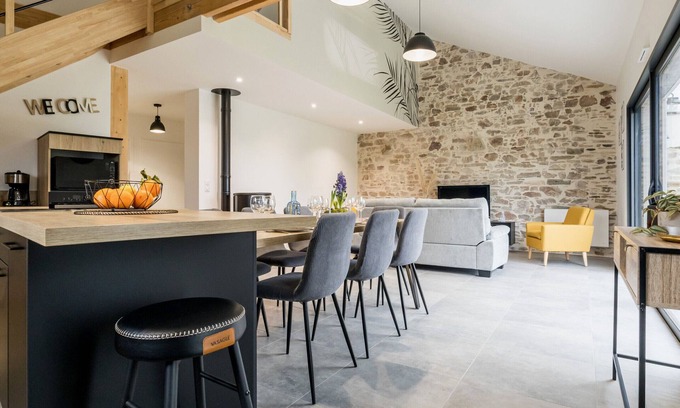 Nort-sur-Erdre Cottage | Gîte Familial Rénové, Proche Canal, Terrasse, Jardin, et Verger Commun, à 20 km de Nantes