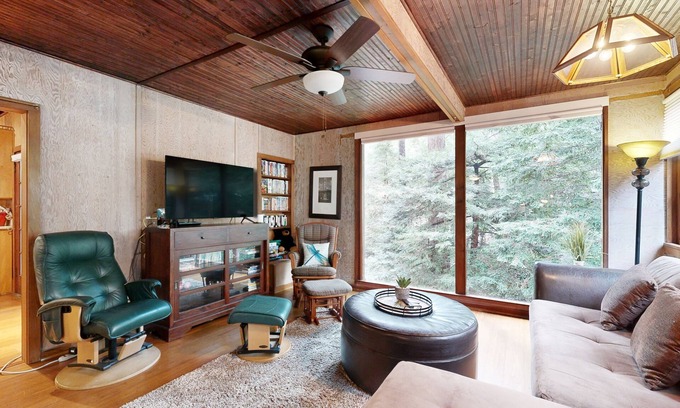 Brookdale Cabine | Rustic chic retreat set back among the trees with furnished deck