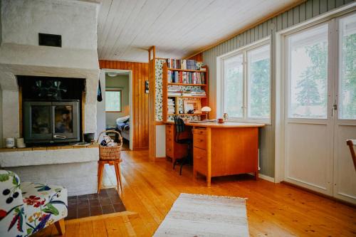 Bodarne Maison | Rustic Cottage For Creative Souls By Lake Lingbo