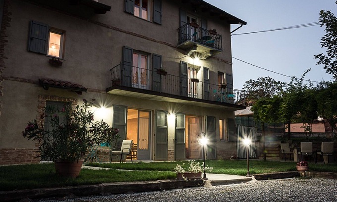 Camerano Maison | Cottage rustique avec jacuzzi et piscine, dans le vert Monferrato d'Asti