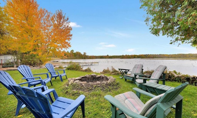 Kirkfield Maison | Rustic cottage on Canal Lake