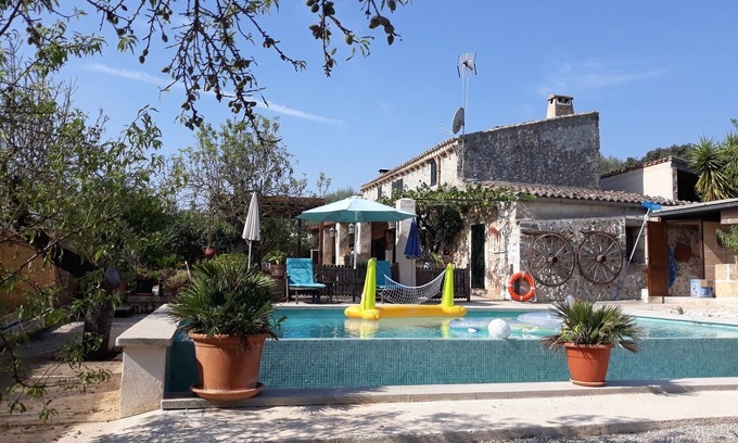 Sineu Cottage | Maison de campagne rustique, terrasse, verger et vue sur le village