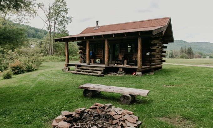 Shinglehouse Cabine | Rustic Creekside Cabin