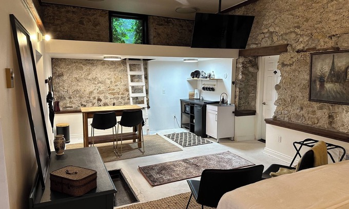 Elora Appartement | Rustic Escape - Private Suite in Downtown Elora