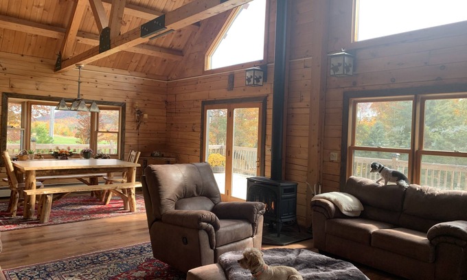 Jewett Cabine | Rustic Family Log Cabin 4 miles to Windham & Hunter Mountains