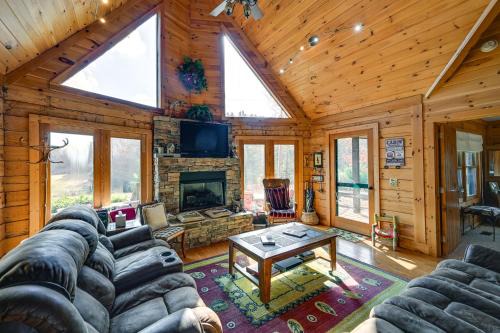 Fancy Gap Maison | Rustic Fancy Gap Cabin with Blue Ridge Parkway Views