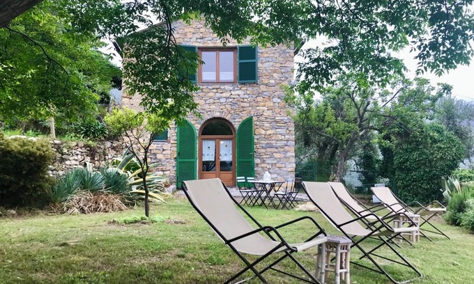 Chiusanico Maison | Rustic farmhouse with breathtaking views and sunny garden 12 km from the sea