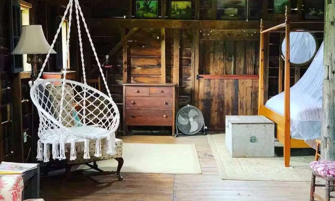 Climax Maison | Rustic Glamping Cabin by creek in Hudson Valley