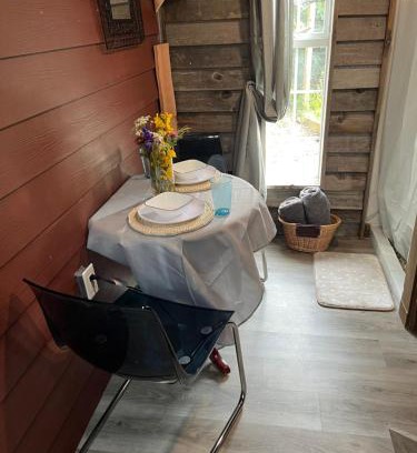 Sayward Appartement | Rustic Guesthouse