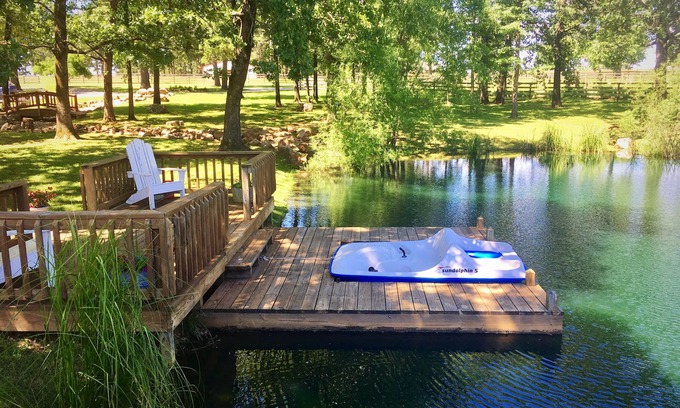 Doniphan Maison | Rustic Lodge for 14 near Current River on private 35 acres
