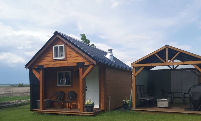 Division No. 8 Cabine | Rustic Loft Cabin Experience on Acreage between Sylvan Lake and Gull Lake