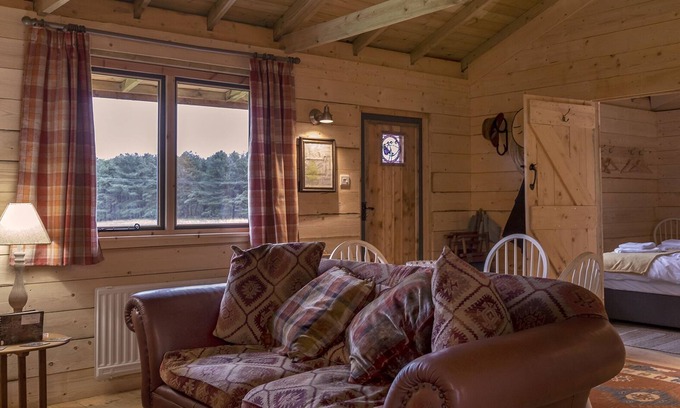 Sherwood Forest Maison | Rustic Log Cabin overlooking Sherwood Forest