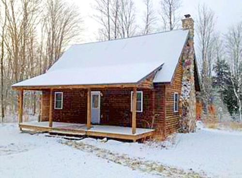 Germfask Maison | Rustic Log Cabin on the Upper Peninsula in Blaney Park, Michigan