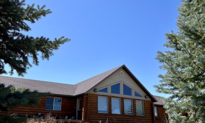 Lapoint Cabine | Rustic Log Cabin Retreat