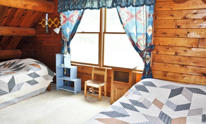 Alfred Station Cabine | Rustic Log Cabin in Alfred Station
