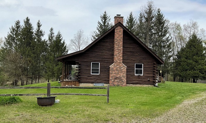 Mosherville Cabine | Rustic Log Cabin Woodland Retreat