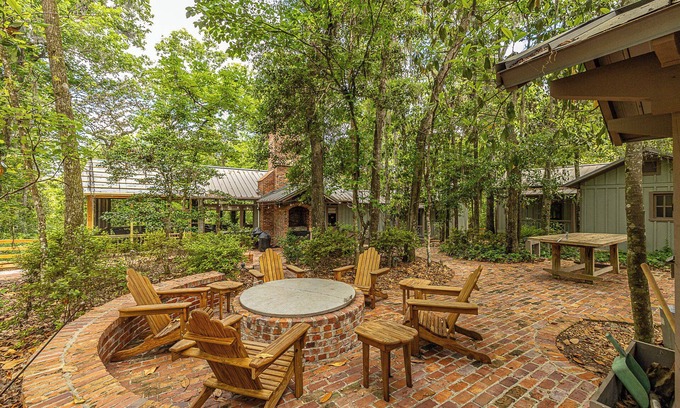 White Oak Cabine | Rustic-Luxe Wilderness Retreat. Sleeps 12. Firepit. Gourmet Kitchen. WIFI.