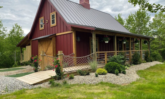 McArthur Cabine | Rustic Modern Cabin on Highland Cow Farm: Hiking Trails, Hot Tub and Fire pit