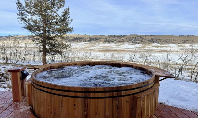 Fairplay Cabine | Rustic Modern Luxury Cabin with Private Cedar Hot Tub and Yoga Sun Hut