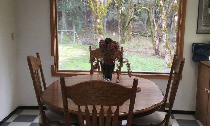 Bridgeville Maison | Rustic Mountain Homestead near Rivers, Redwoods, & Ruth Lake.