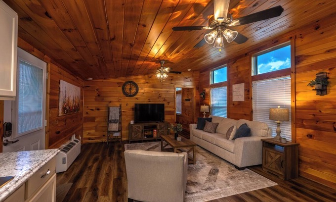 Mount Sterling Cabine | Rustic Mt. Sterling Cabin 1 Near Downtown Pets OK