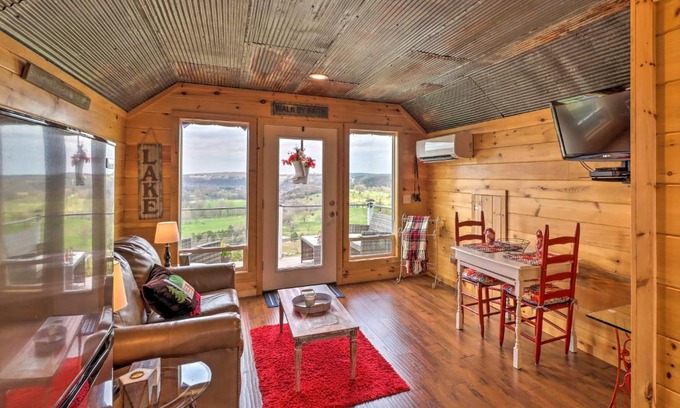 Norfork Appartement | Rustic Norfork Studio with Million Dollar View!