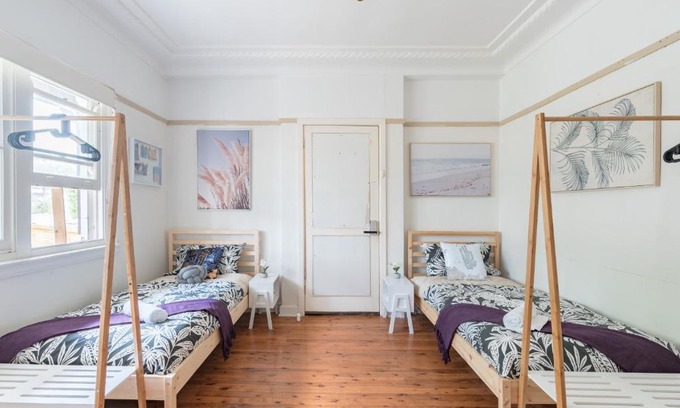 Sans Souci Maison | Rustic Private Room in Waterfront Beach Retreat 1 - SHAREHOUSE