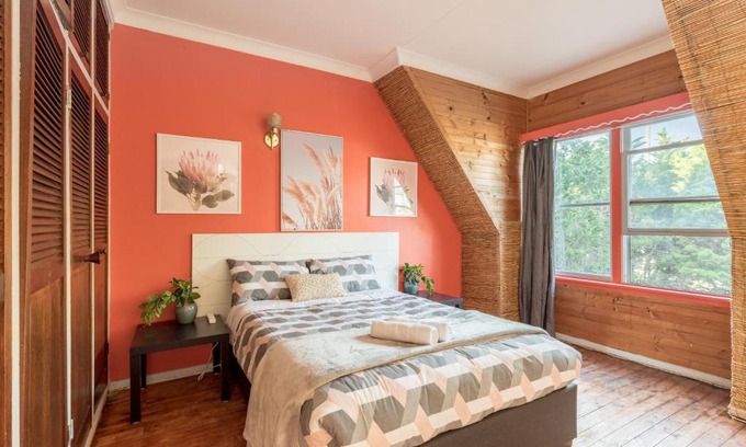 Sans Souci Maison | Rustic Private Room in Waterfront Beach Retreat 9 - SHAREHOUSE