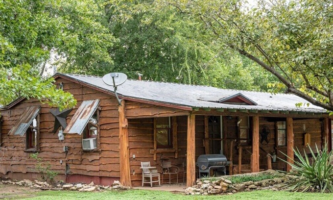 Satin Cabine | Gate House : Gate House