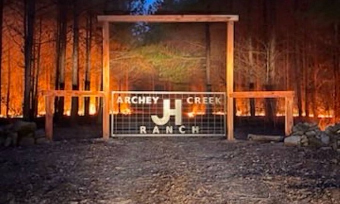 Conway Autre | Rustic Ranch Retreat - 6 bedrooms, 5 bath, game room, working cattle ranch!