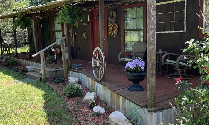 Rusk Cabine | Rustic ranch retreat with private saltwater pool! Pool closed Nov1-March 30
