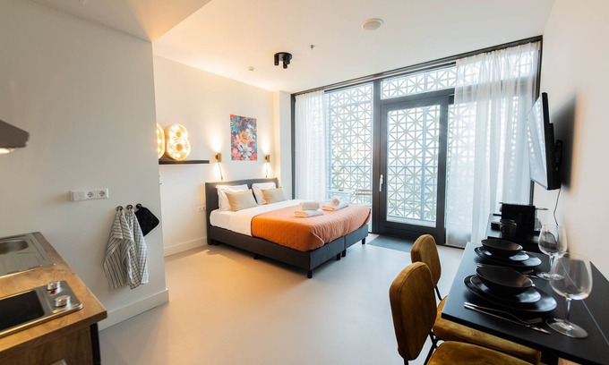 Ijsselmonde Appartement | Rustic Retreat 1HC Studio BHD