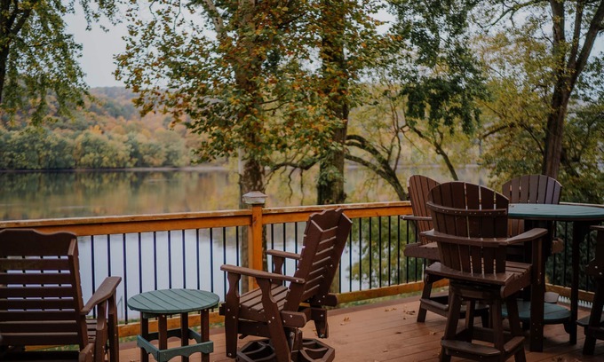 Northumberland Cabine | Rustic Riverfront Retreat w/ Hot Tub + River Access + Views