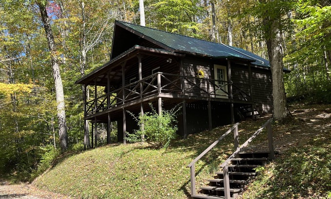 Monterville Cabine | Rustique, Cabine Escapade Isolée Dans Les Bois Situé Sur 85 Acres.