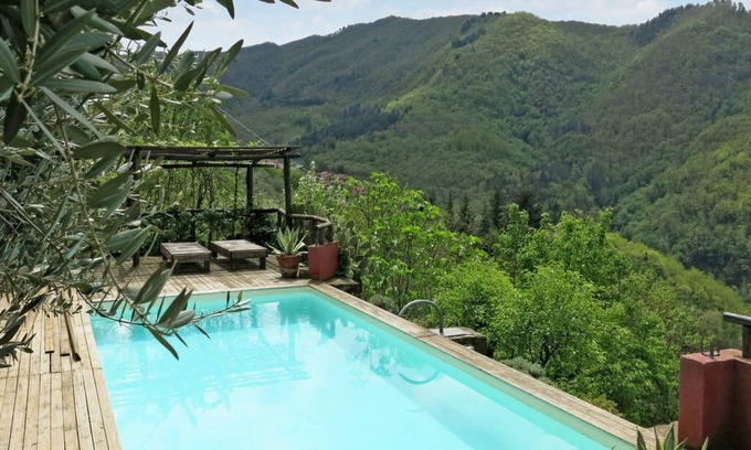 Benabbio Maison | Maison individuelle rustique avec piscine exclusive et grand jardin privé