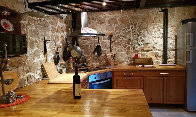 Lustica Villa | Maison en pierre rustique avec terrasse sur le toit et cour f. 4-6 personnes