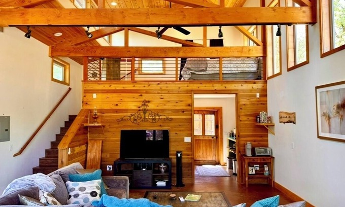 Penn Valley Appartement | Rustic Studio Getaway in the California Gold Country - Pet Friendly