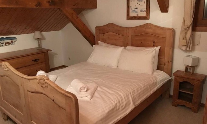 Les Allues Maison | Chalet privé de quatre chambres de style rustique dans le joli hameau du Cruet