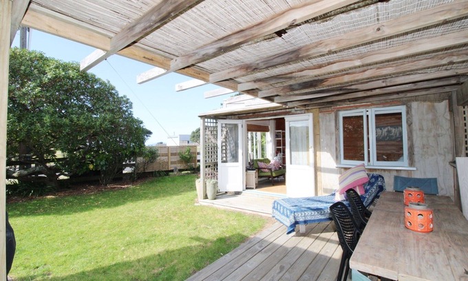 Whangapoua Cabine | Rustic Sunny Whangapoua Cabins