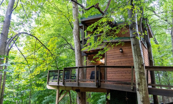 Logan Maison | Rustic Treehouse Oasis in Hocking Hills -Adventure Awaits