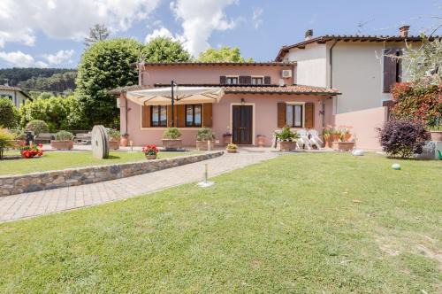 Vorno Appartement | Rustic Villetta with Garden, Pool and Parking
