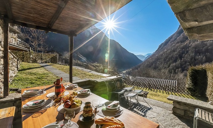 Lavertezzo Chalet De Ski | Rustico Over The Bridge Verzasca 2, Sambugaro, Switzerland